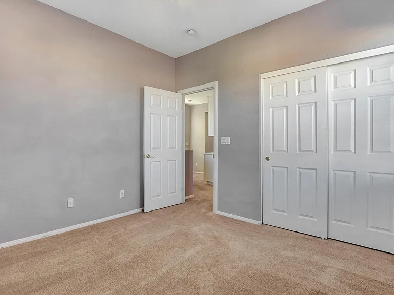 2349 Brooklyn Bridge St — Photo 18