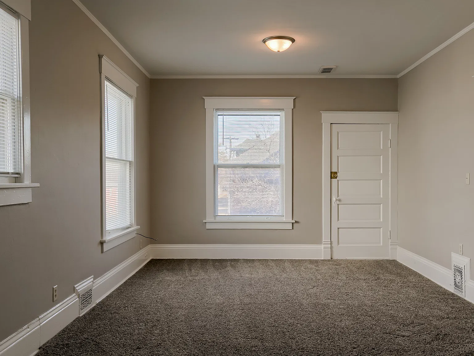 2 bed, 1640 sqft, $999 — Photo 4
