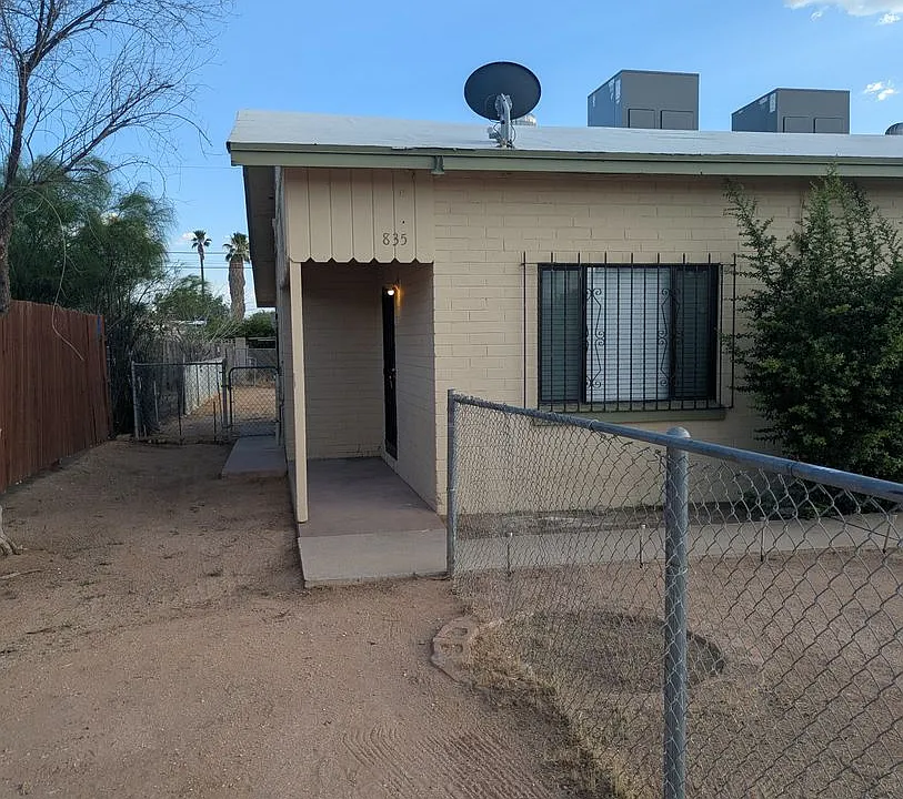 835 W Tipton Dr