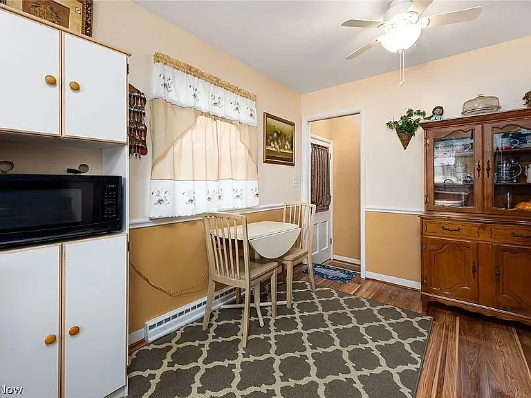 3 bed, 1456 sqft, $900 — Photo 2