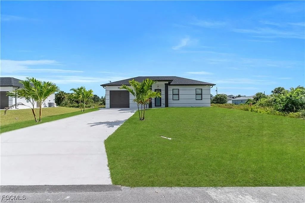 3 bed, 2.0 bath, 1060 sqft, $1,900 — Photo 4