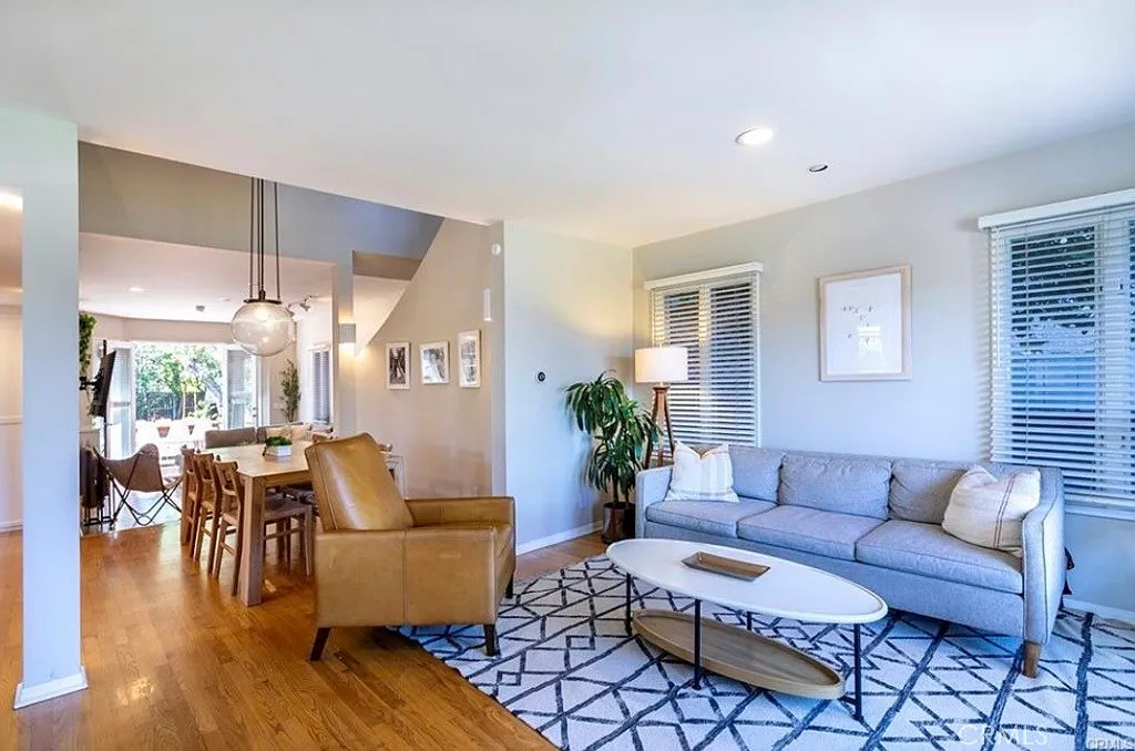 4 bed, 2475 sqft, $9,500 — Photo 4