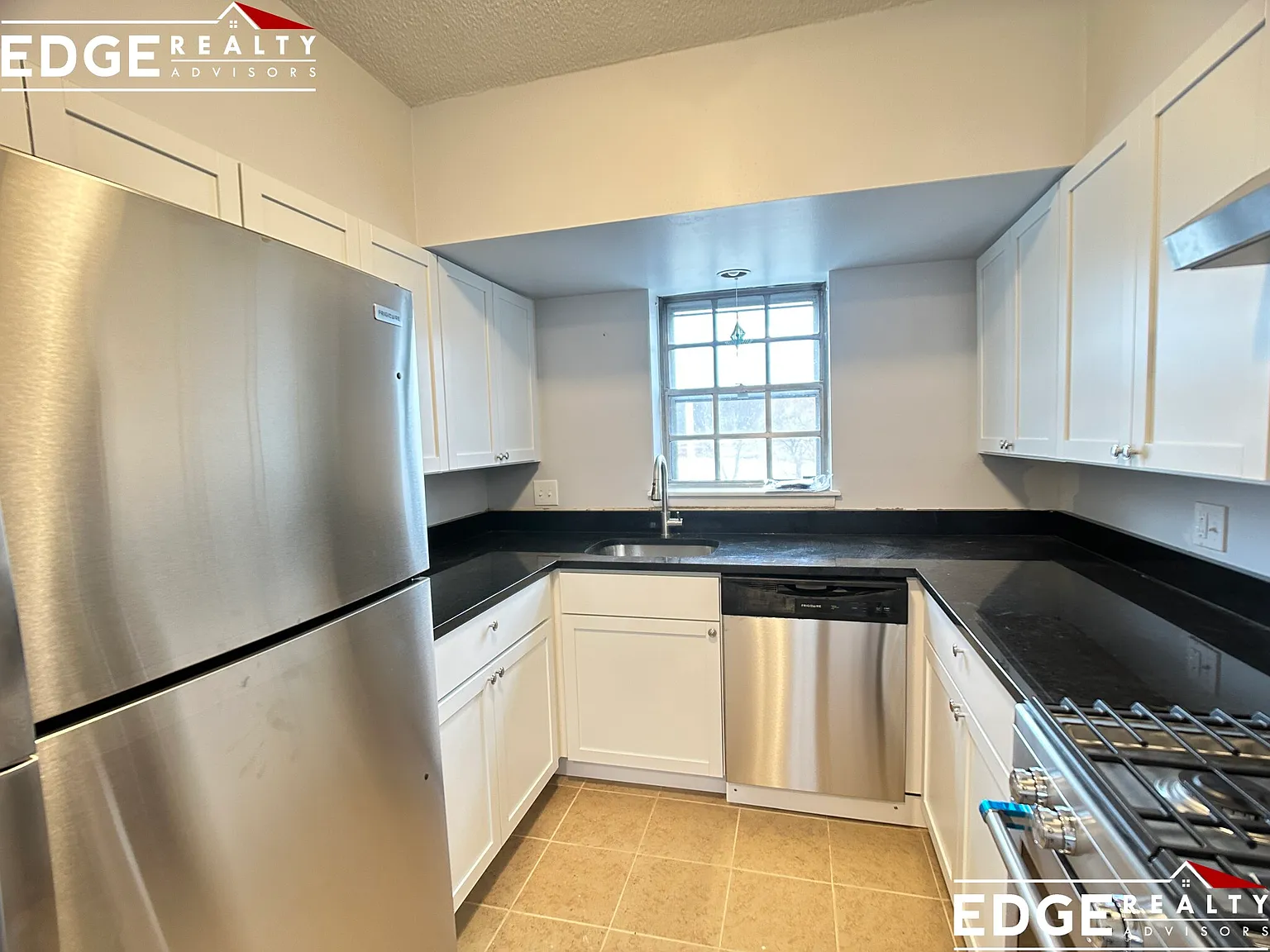 3 bed, 1053 sqft, $3,600 — Photo 3