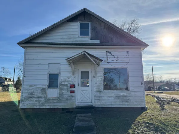 823 W Commercial St, Hartford City, IN 47348
