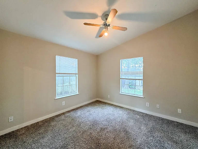 1705 N Robinson St — Photo 10