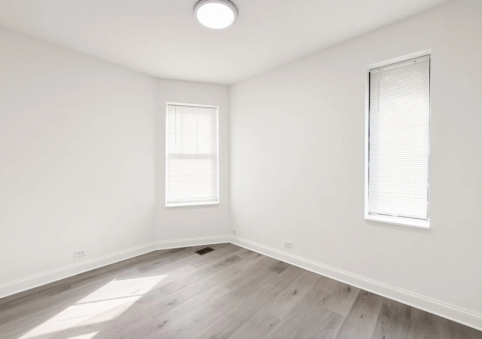 2 bed, 900 sqft, $2,218 — Photo 4
