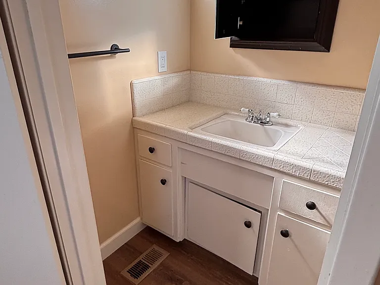 10449 Pioneer Ave — Photo 18