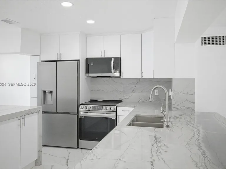 7051 SW 29th St — Photo 16