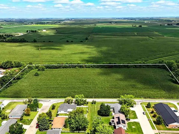 W 17th St, Washington, IA 52353