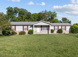 140 N Main St, Moro, IL 62067