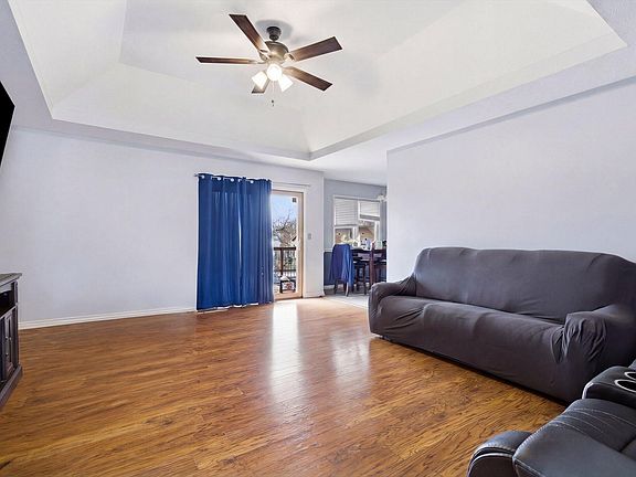 3rd image of 2801 N Summit Avenue