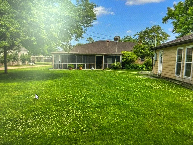 6831 Howe St — Photo 16