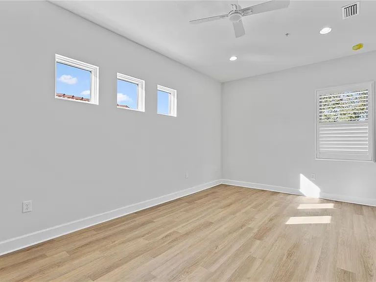 1903 W Bristol Ave #2 — Photo 17