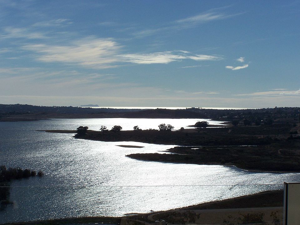Lake / ocean view