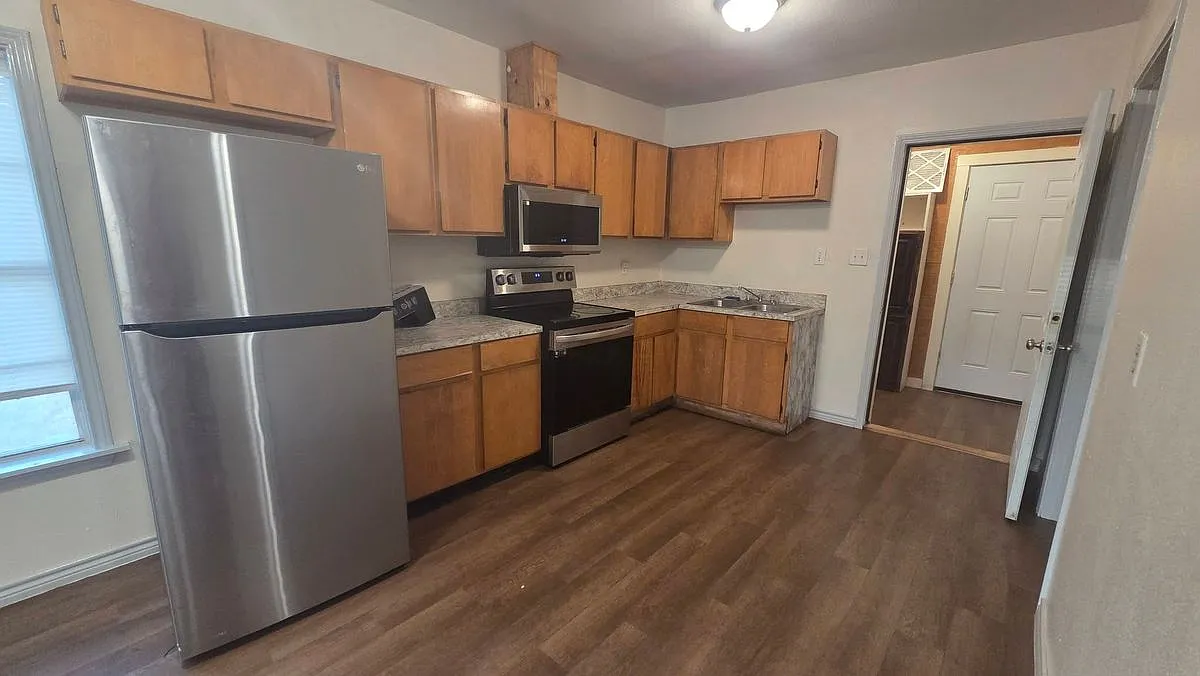 2 bed, 1.0 bath, 850 sqft, $900 — Photo 3