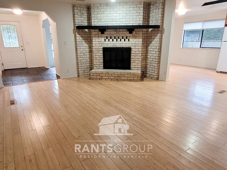 4910 Sheridan Dr SE — Photo 4