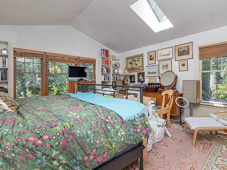 4901 Cordova Bay Rd — Photo 20