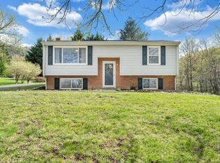 7717 Creek Cir, Roanoke, VA 24018
