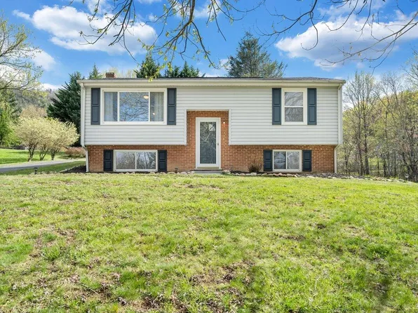 7717 Creek Cir, Roanoke, VA 24018