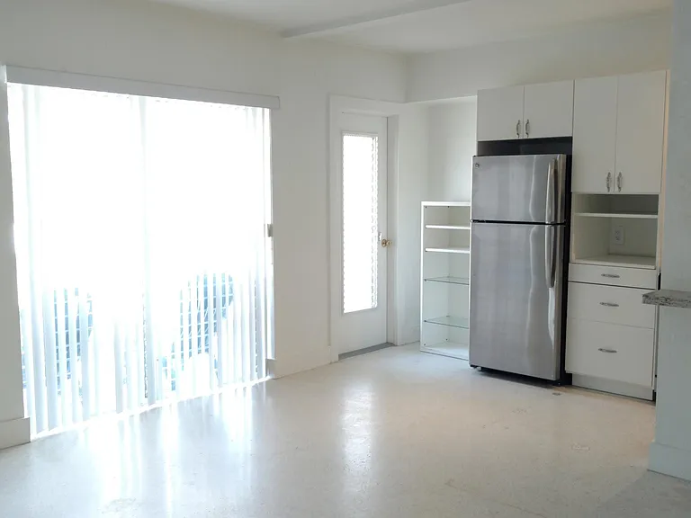 1354 Bayview Dr #G — Photo 2