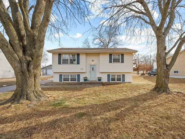 307 10th Ave NW, Altoona, IA 50009