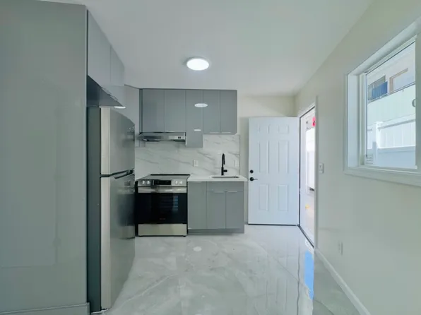 781 Isenberg St, Honolulu, HI