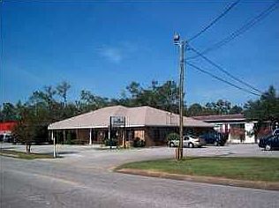 1st image of 4500 Twin Oaks Dr