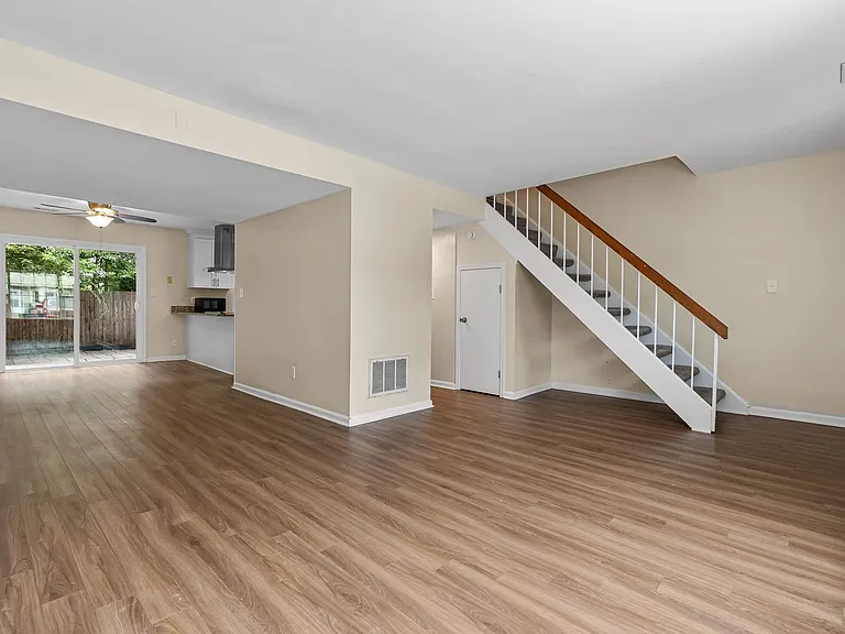 3228 Scarborough Way — Photo 10