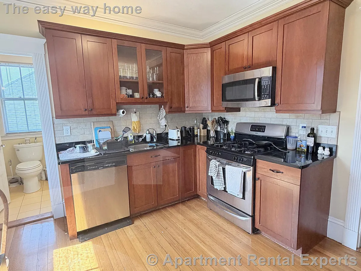 Apartment Rental Experts - 79 College Ave #2