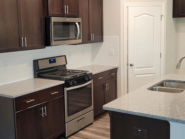 111 Sweet Olive St — Photo 4