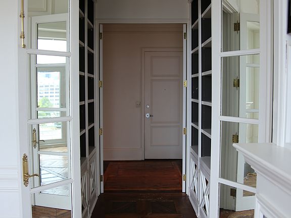 3rd image of 200 River Market Ave APT 607