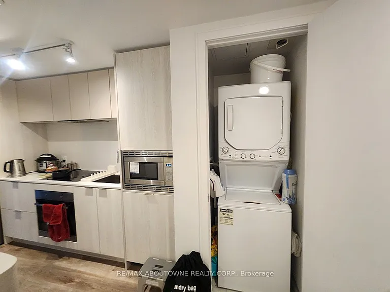 1 Jarvis St #902 — Photo 7