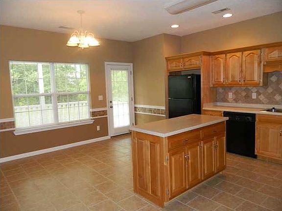3rd image of 35 Honeyberry Ln