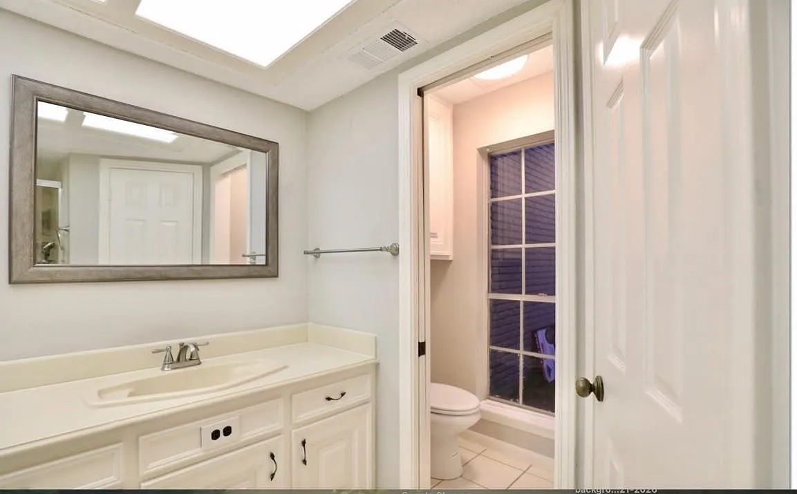 5 bed, 3.5 bath, 4079 sqft, $2,499 — Photo 4