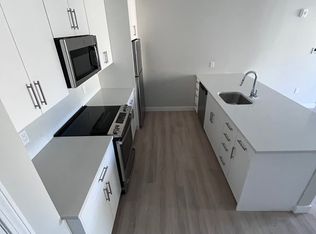 157 Chestnut St #201, Chelsea, MA 02150