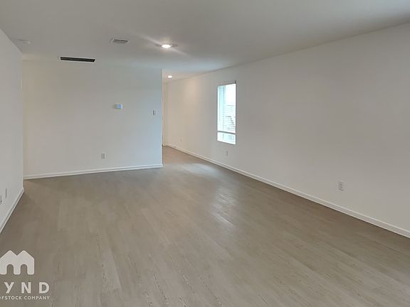 3rd image of 904 Coperchiata Cir