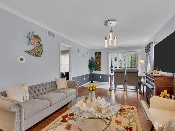 4th image of 6 Ives Ct