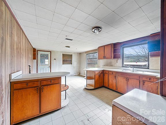 5th image of 2432 Grapevine Rd
