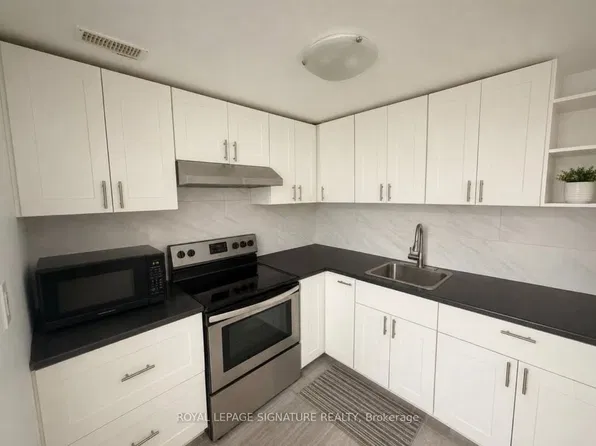 3011 Mission Hill Dr, Mississauga, ON L5M 0B8