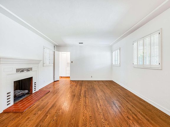 5th image of 130 W Hillcrest Blvd