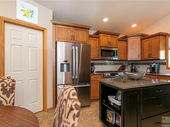 5th image of 308 Waterton Way