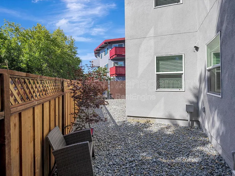160 Harrison Ave #D3 — Photo 23