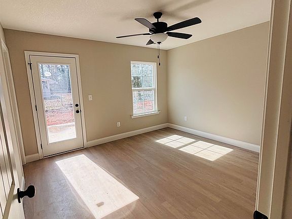 5th image of 2417 Andrews Rd