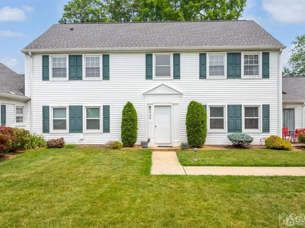 279 Milford Ln #N, Monroe Township, NJ 08831