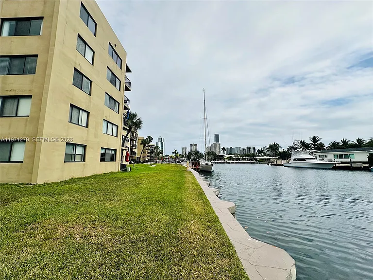 301 Golden Isles Dr #114 — Photo 25