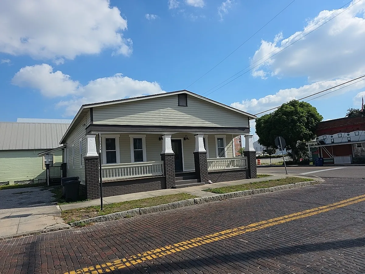 Building Photo - 1501 N 17th St