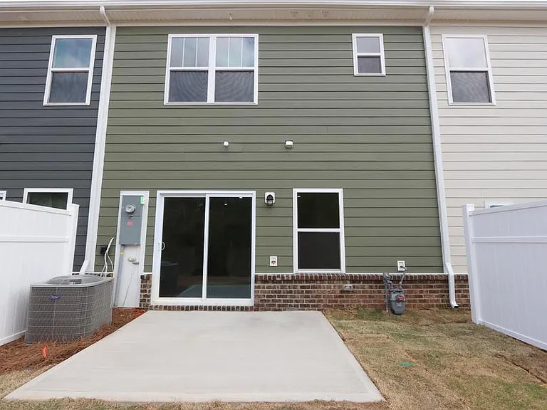 2645 Aubrey St — Photo 9