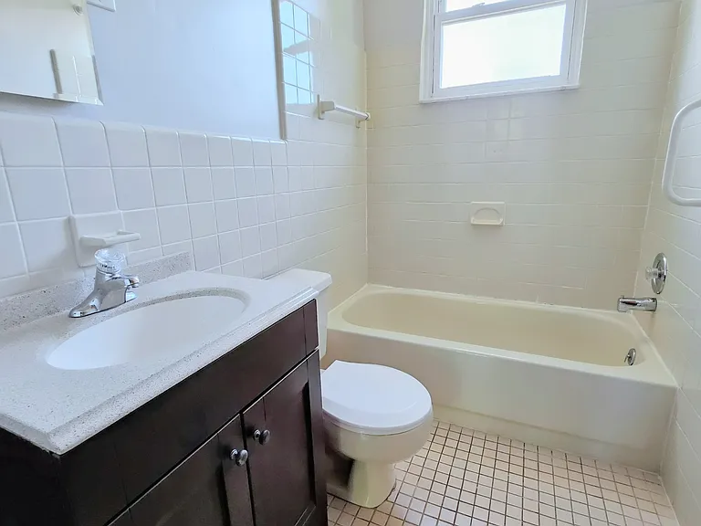 24 Surrey Rd #4 — Photo 19