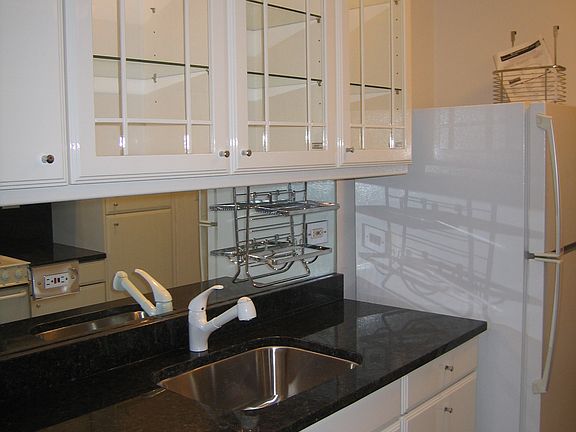 5th image of 2626 N Lakeview Ave APT 412