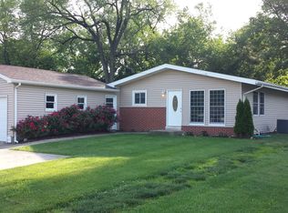917 A St, Charleston, IL 61920